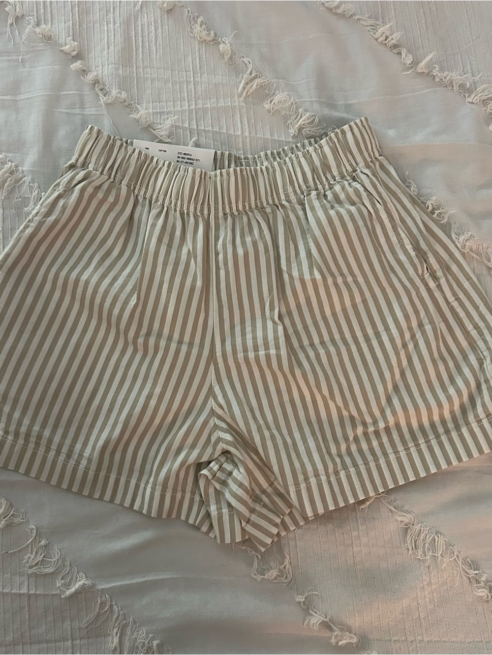Brand new with tags striped elastic waist women’s shorts in beige & white